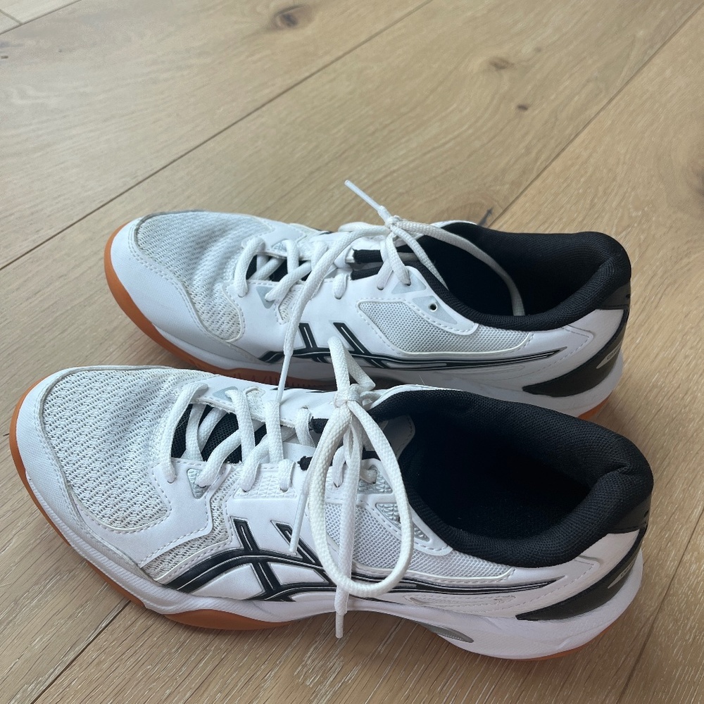 GREAT CONDITION Asics Volleyball shoes